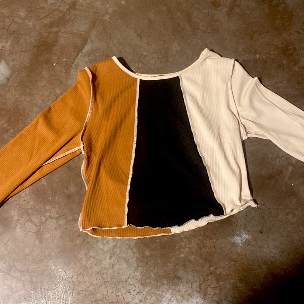 cute cropped long sleeve multi colored shirt